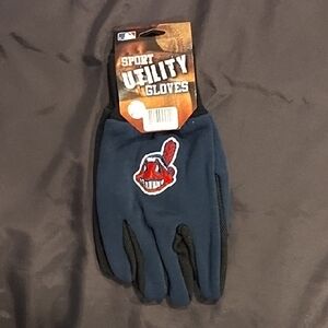 Forever Collectibles Cleveland Indians Chief Wahoo Sport Utility Gloves